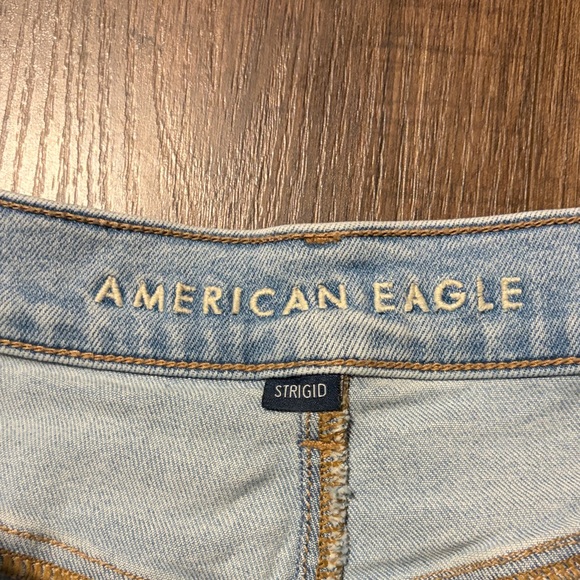 American Eagle Outfitters Light Wash Jean Shorts - Picture 2 of 4